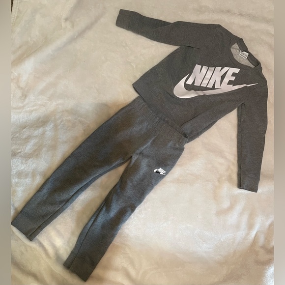 Nike Gray Kids Jogger Set - Picture 1 of 5